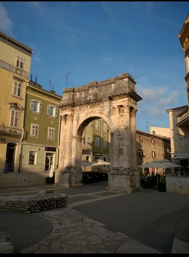 Studio Apartment City With Free Parking Pula Bagian luar foto