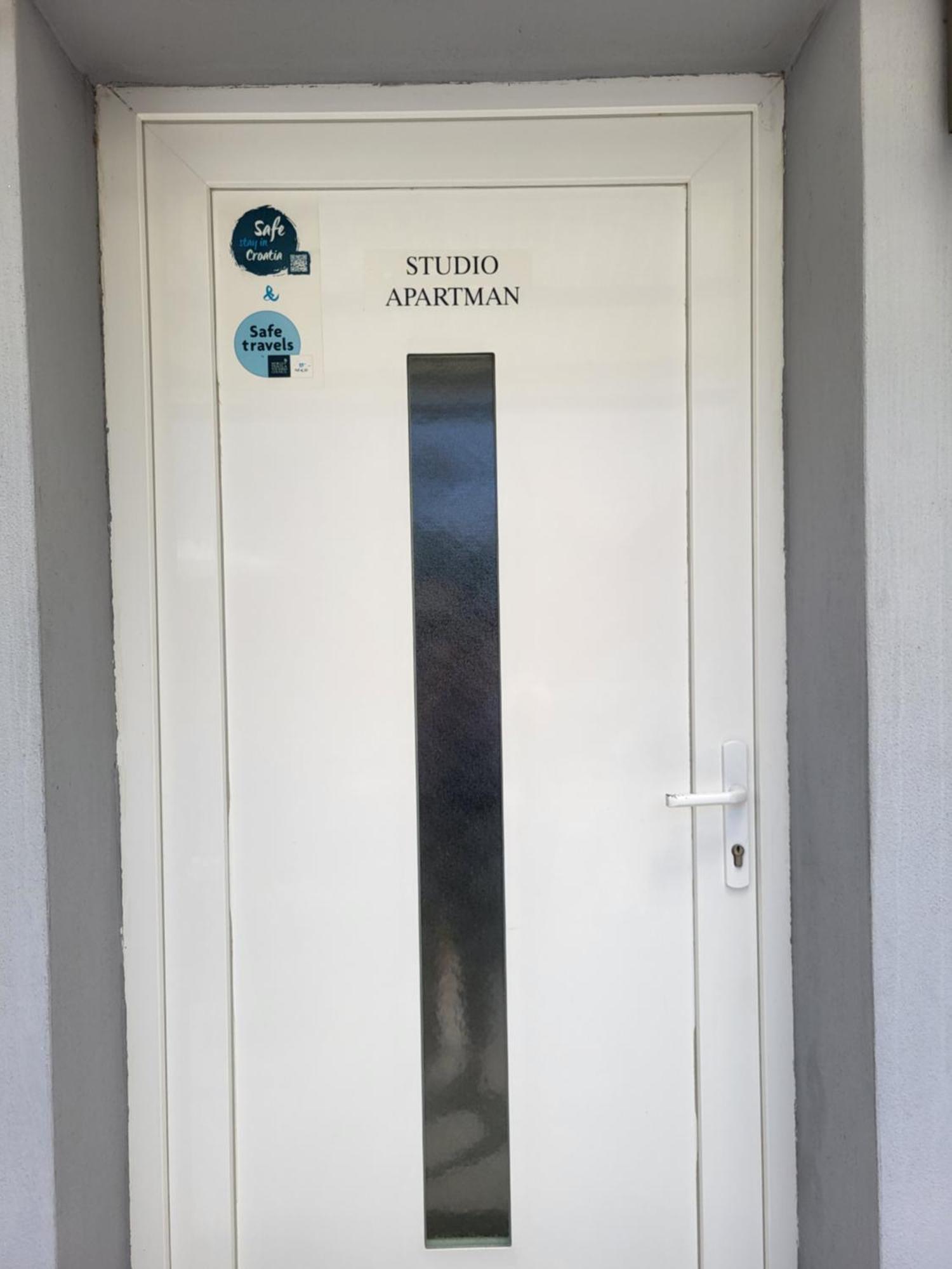 Studio Apartment City With Free Parking Pula Bagian luar foto